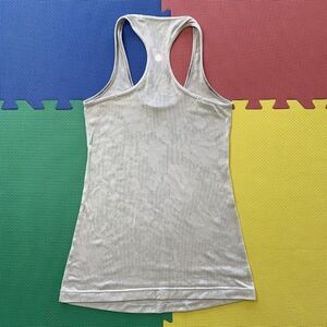 Lululemon Cool Racerback *Mesh White Flowers Pattern Size 2? / 4?
